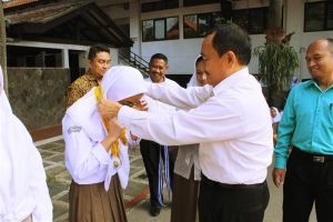 prestasi siswa mendapatkan reward dari sekolah