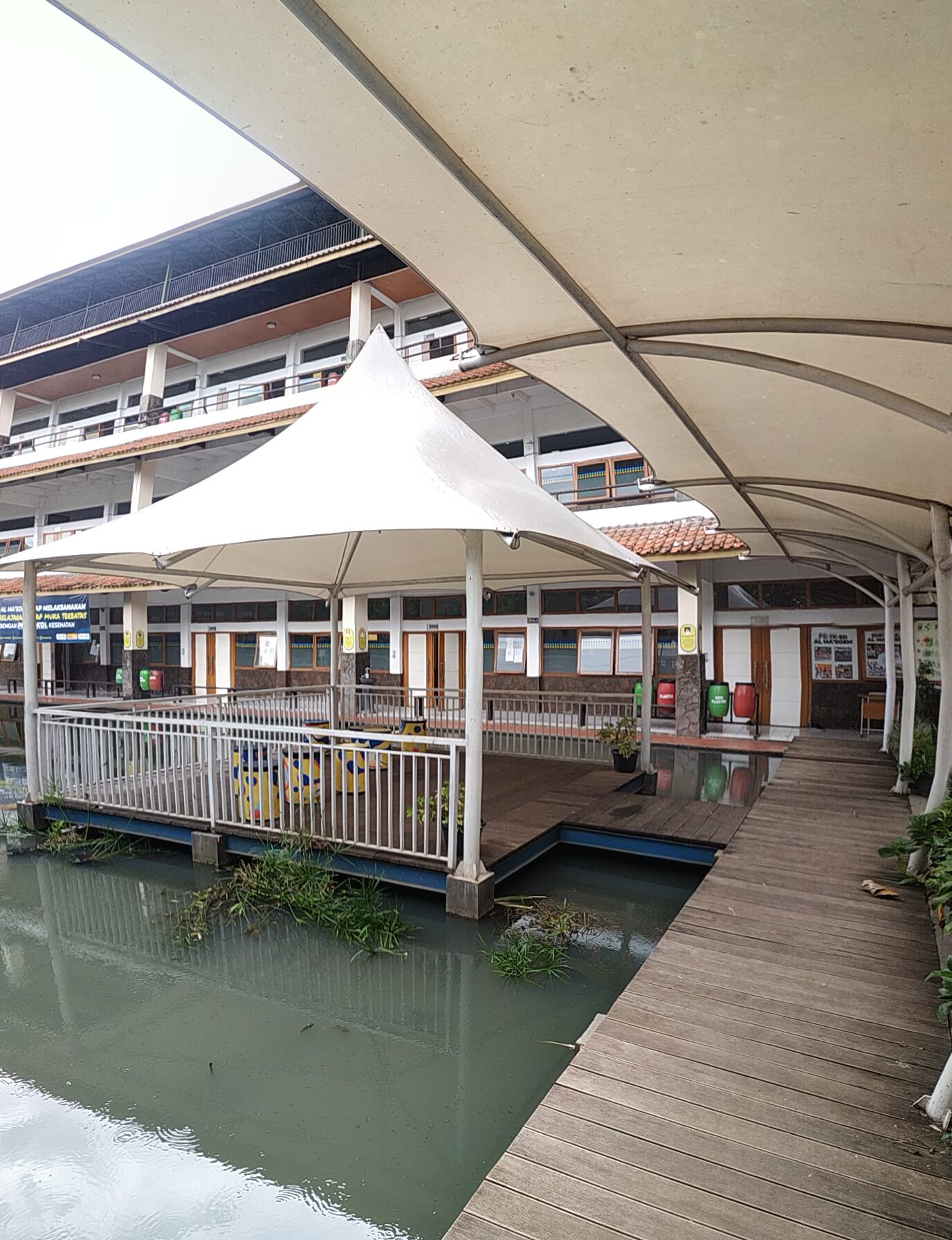 Gedung SMP Al Masoem