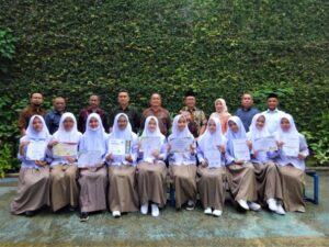 Siswa berprestasi SMA Al Masoem (4) (Large)