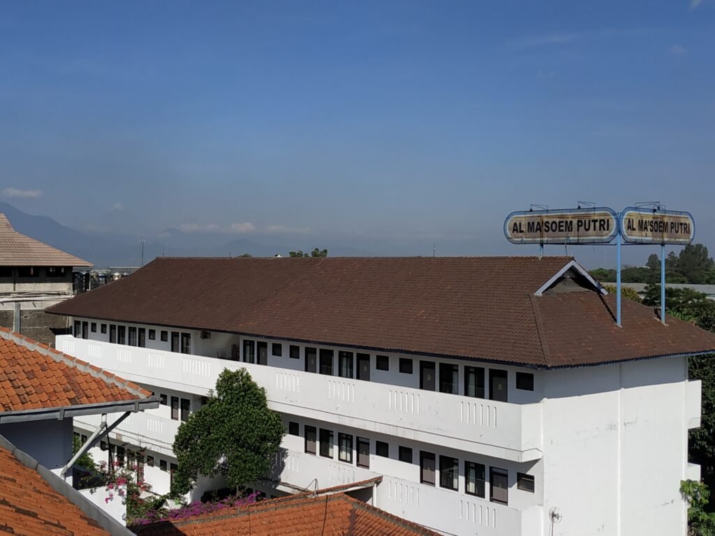 Gedung Asrama Putri Al Masoem