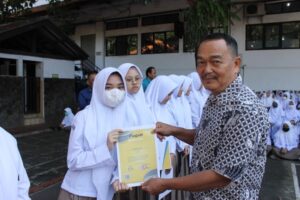 Diseminasi dan penghargaan SMA (1)