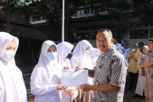 Diseminasi dan penghargaan SMA (15)