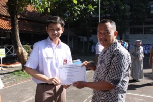 Diseminasi dan penghargaan SMA (18)