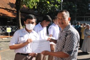 Diseminasi dan penghargaan SMA (20)