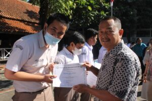 Diseminasi dan penghargaan SMA (21)