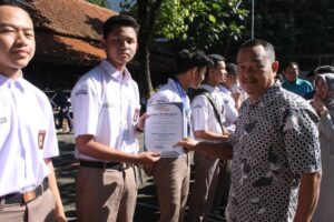 Diseminasi dan penghargaan SMA (24)