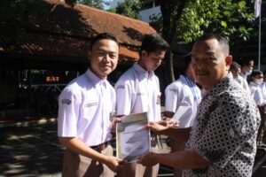 Diseminasi dan penghargaan SMA (25)