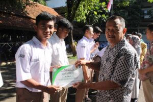 Diseminasi dan penghargaan SMA (27)