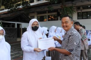 Diseminasi dan penghargaan SMA (3)