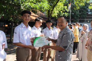 Diseminasi dan penghargaan SMA (30)