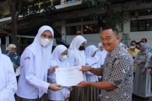 Diseminasi dan penghargaan SMA (5)
