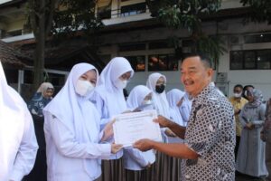 Diseminasi dan penghargaan SMA (6)