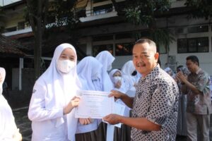 Diseminasi dan penghargaan SMA (7)