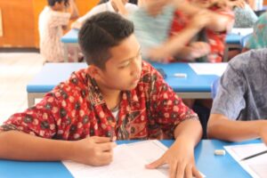 Aktivitas siswa di sekolah dan pesantren (60)