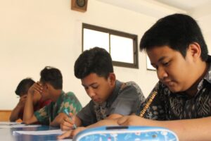 Kapan Waktu Efektif Buat Belajar, Malam Hari atau Pagi Hari?
