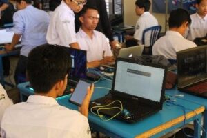 Dampak positif dan negatif media sosial bagi siswa sekolah