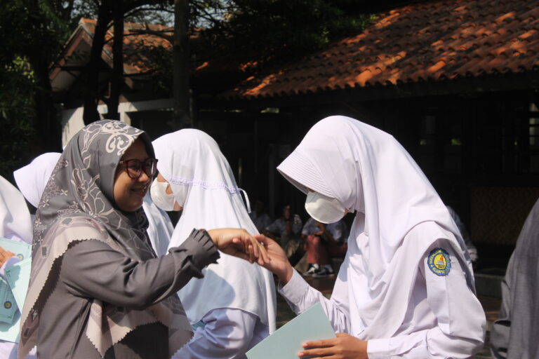 Melatih Kejujuran Bagi Siswa
