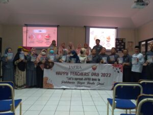 Pembagian Hampers JAFRA Dalam Rangka Hari Guru Nasional Kepada Para Guru Al Ma’soem