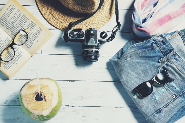 Https://pixabay.com/photos/summer travel vacation holiday 2880261/