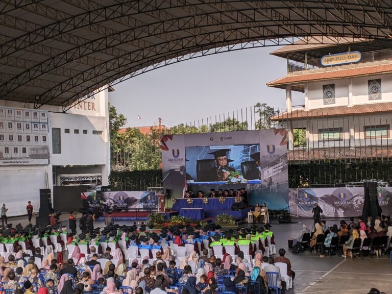 Wisuda Universitas Masoem ke