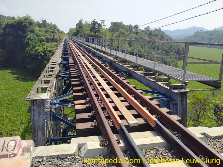 Jembatan kereta api Leuwi Jurig di Cianjur
