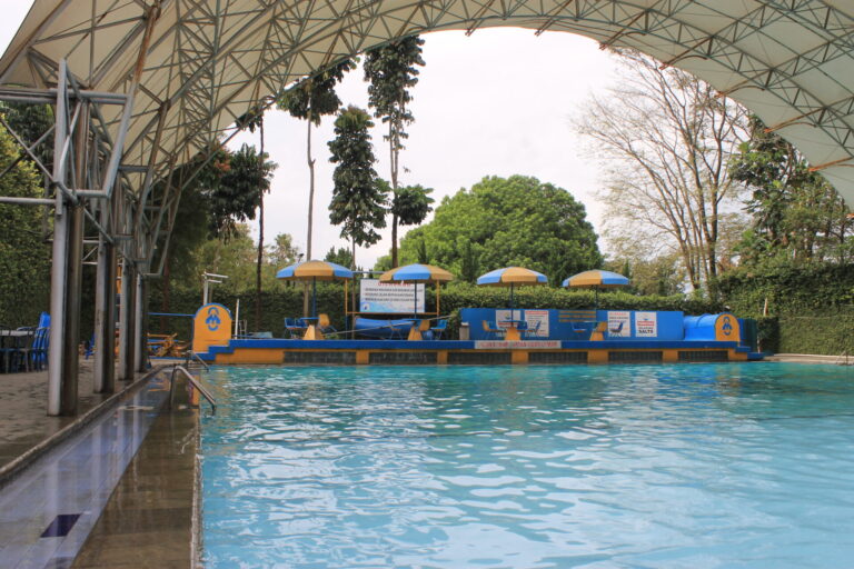 Kolam Renang Putri