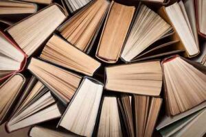 Buku berserakan 66b71b52ed64151e1b78f365