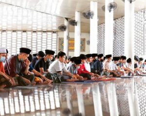 Santri sholat